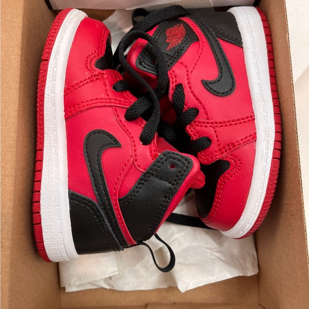 Jordan 1 mid
